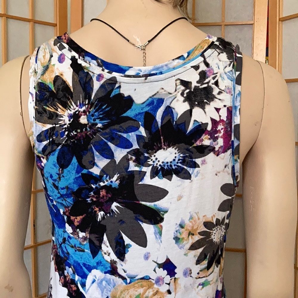 3/$20 Simply Vera Vera Wang Flowy Tank Top - Picture 5 of 8